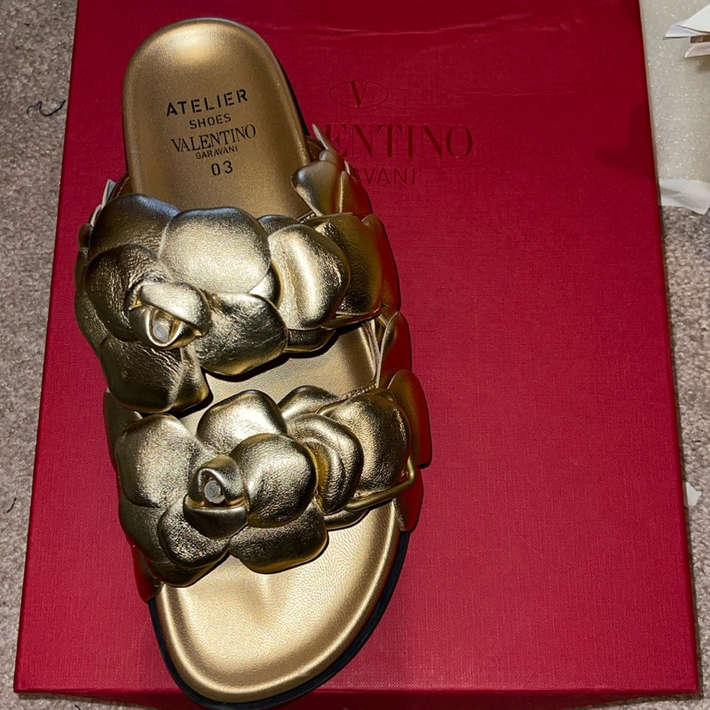 Valentino Gold flowering slide